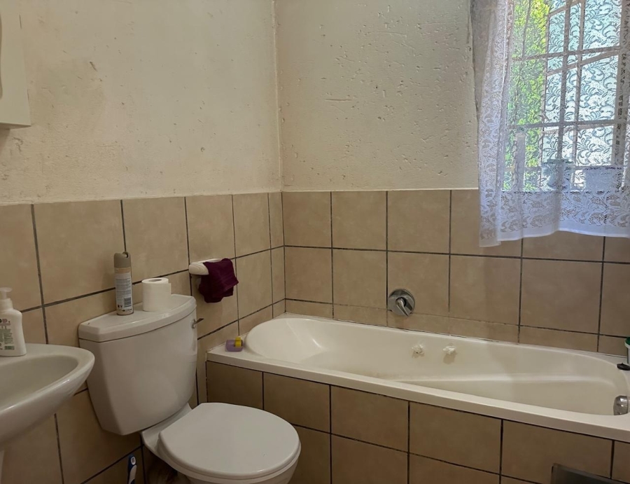 2 Bedroom Property for Sale in Waterval East North West